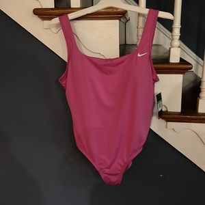 Nike Women’s Swimsuit in Pink Sz XL. New